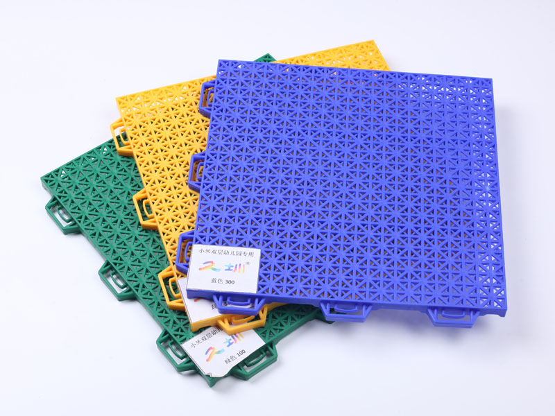 戶(hù)外籃球場(chǎng)懸浮地板幼兒園懸浮地墊防滑拼裝地板懸浮地墊室外運(yùn)動(dòng)地墊生產(chǎn)廠(chǎng)家